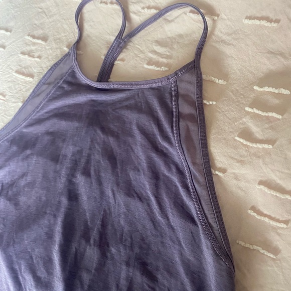 Purple lululemon tank size 6 - Picture 2 of 4